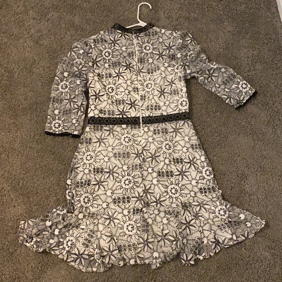 Monique Lhuillier Size 8 White & Black mini dress with shelves - Picture 5 of 5